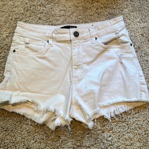 Kut from the Kloth size 4 white denim shorts
